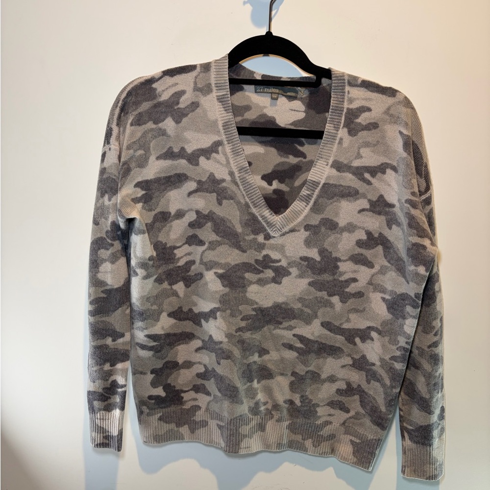 27 Miles Malibu Gray‎ Camouflage V-Neck Sweater